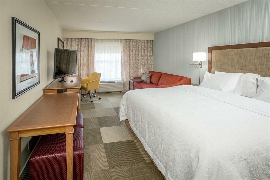 Hampton & Convention Center Hotel Anaheim