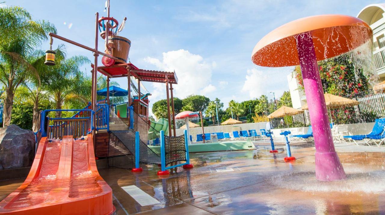 Howard Johnson By Wyndham & Water Playground Hotel