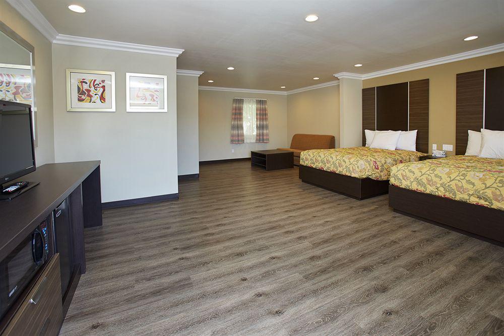 Eden Roc & Near The Maingate 2* Anaheim