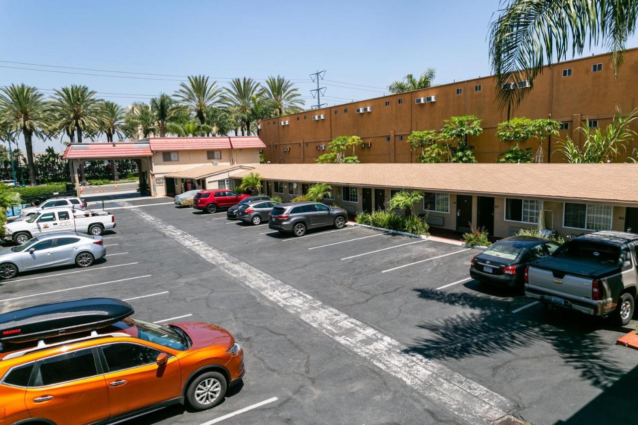 Motel Discovery And 2*