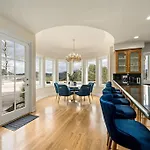 Luxury Oasis With Panoramic Views