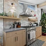 Modern Anaheim Stay- Minutes To Disney& Family Fun