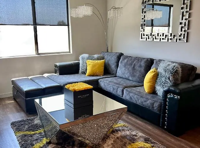 The Luxurious Doses Of Roses 2 Bedroom Suite Next To Angels Stadium 6 Mins From Disney