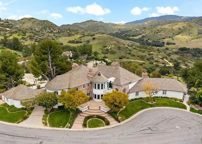 Luxury Oasis With Panoramic Views