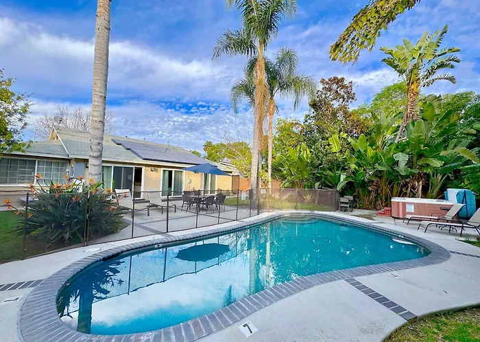 Rainforest Villa 4 Bedroom Poolspa Walk2Disneyland