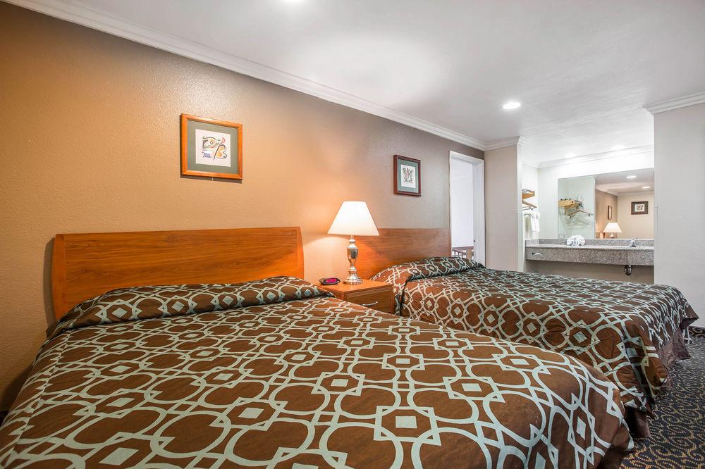 Hotel 6-anaheim, Ca - Convention Center