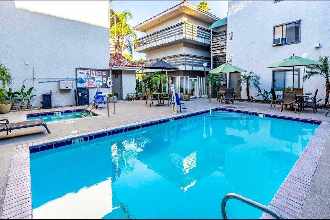 Hotel 6-anaheim, Ca 2*