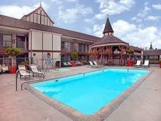 Camelot & Hotel 3*