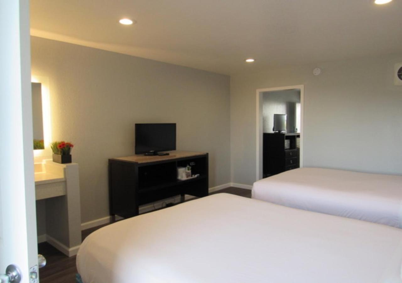 Hotel Capri Anaheim