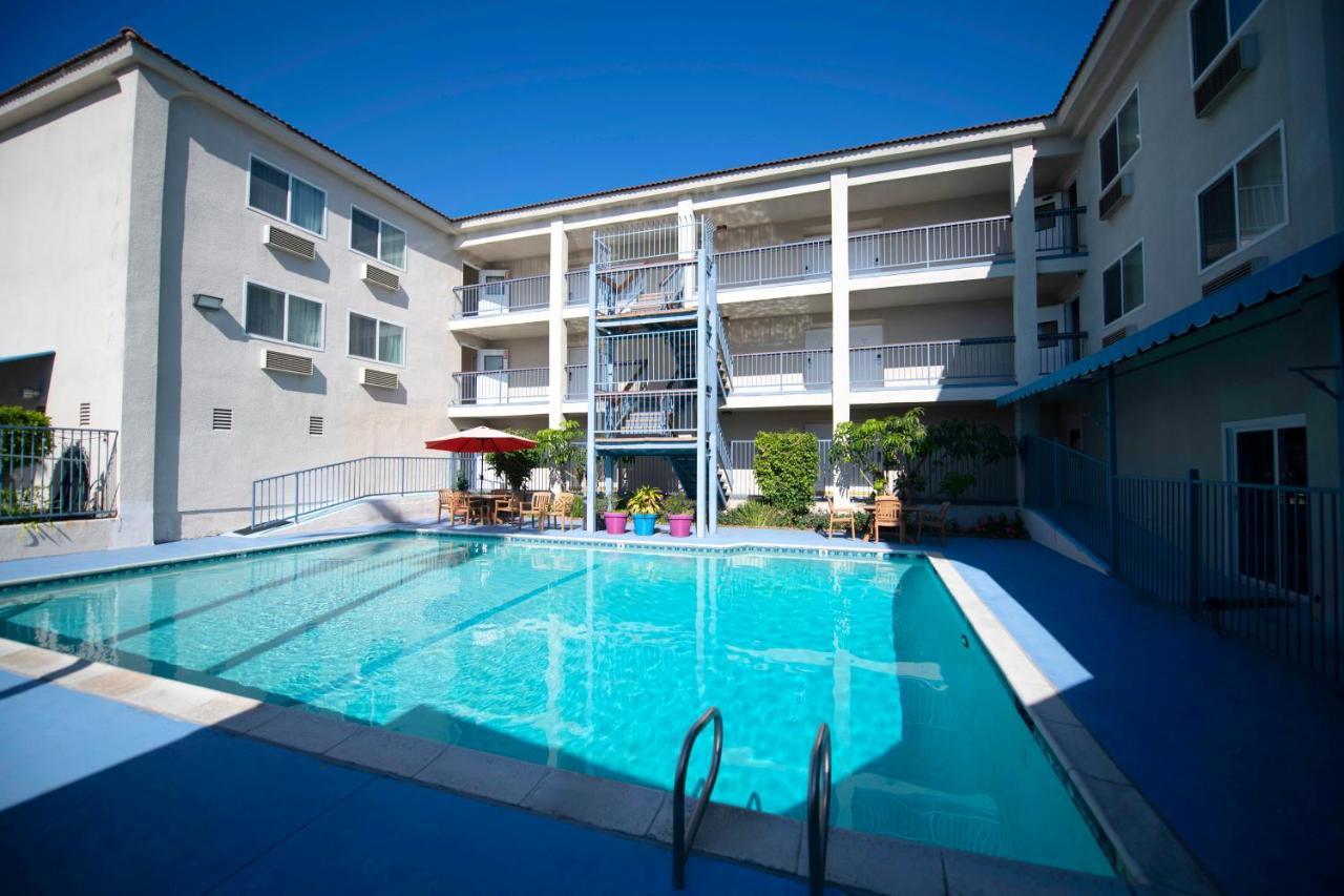 Brookhurst Plaza 3*