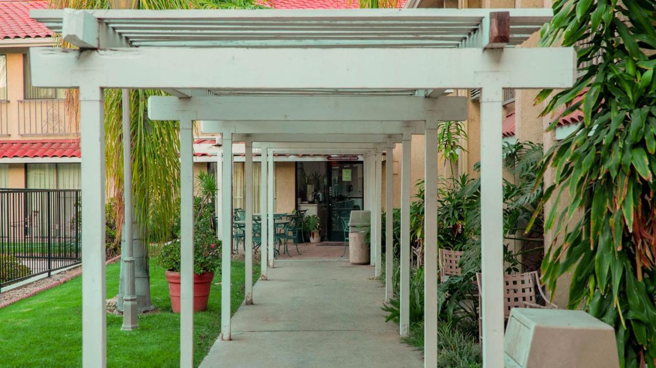 6 Hills Ca Hotel