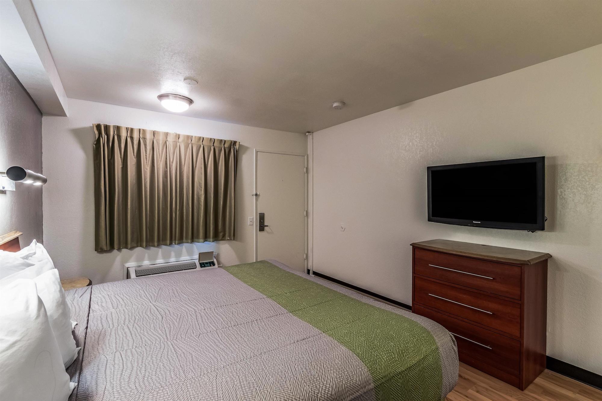 Hotel 6-anaheim, Ca 2*