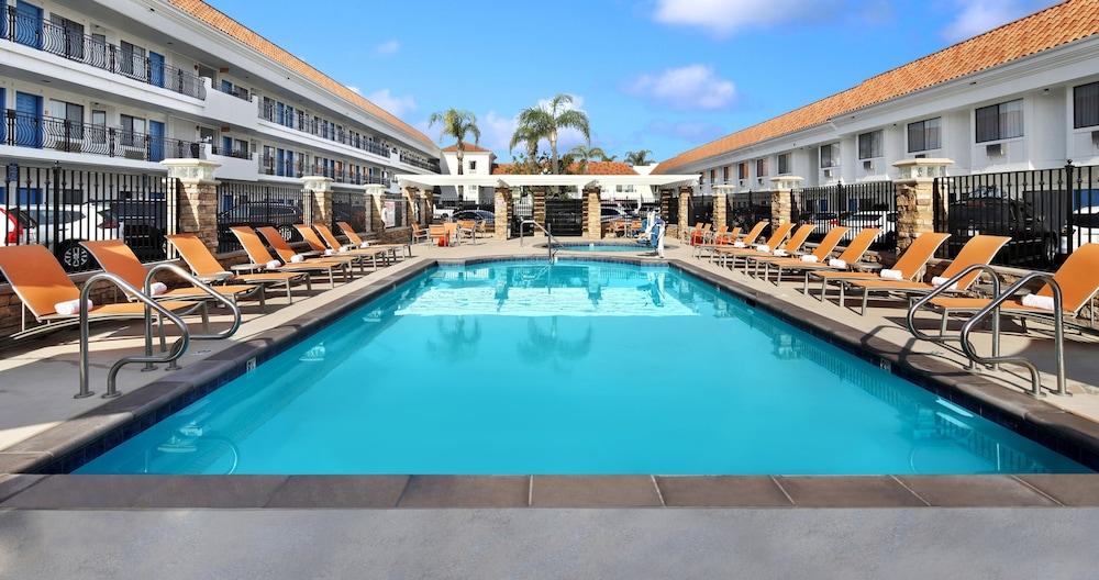 Tropicana & Hotel