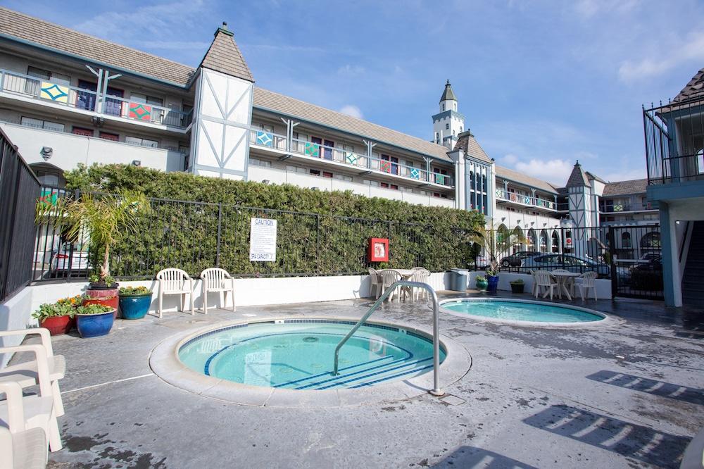 Castle And Hotel 3*