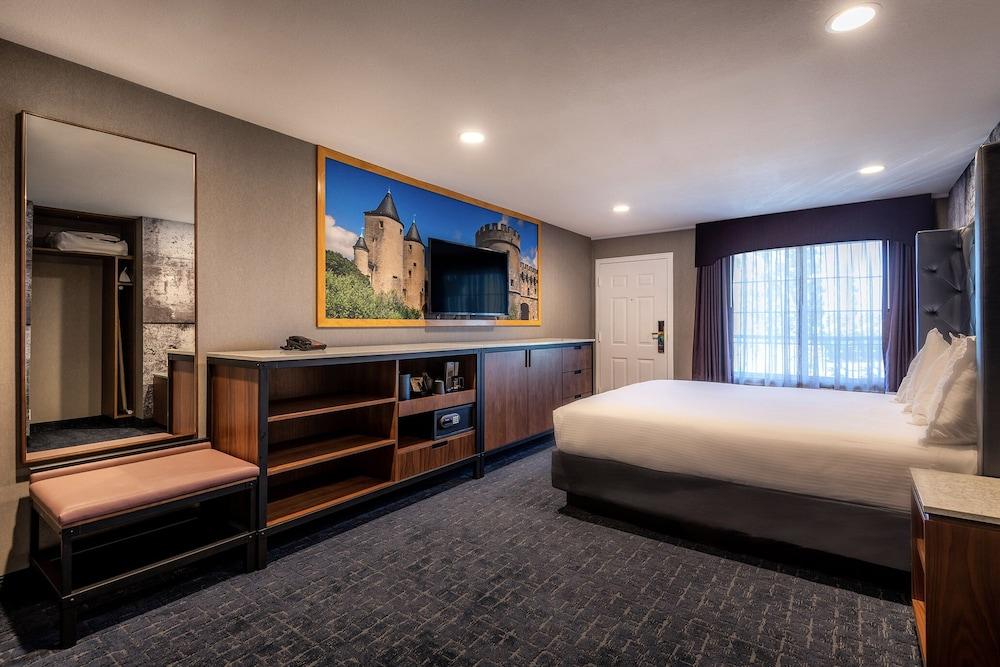 Hotel Camelot &
