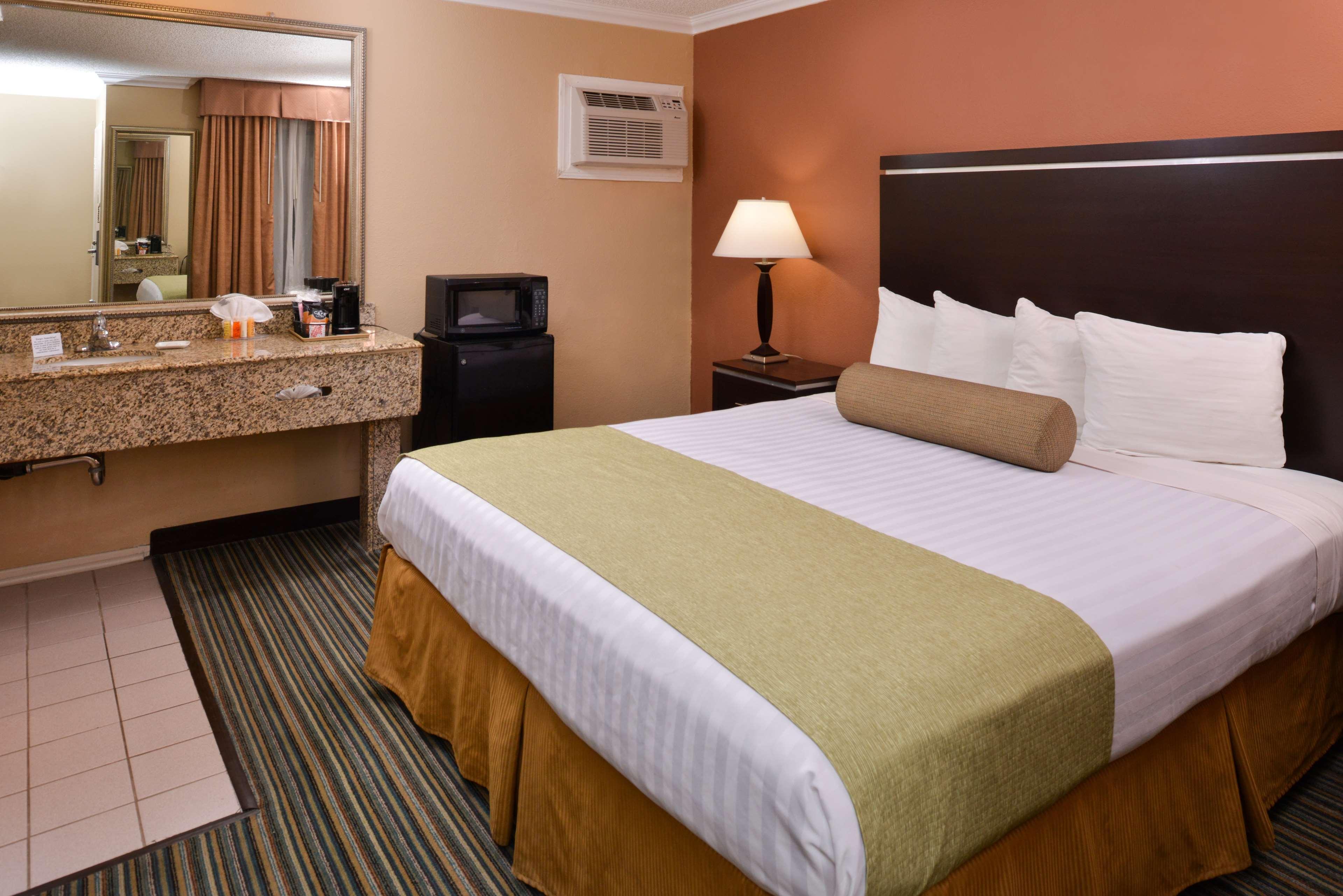 Western Courtesy - At The Park Hotel Anaheim