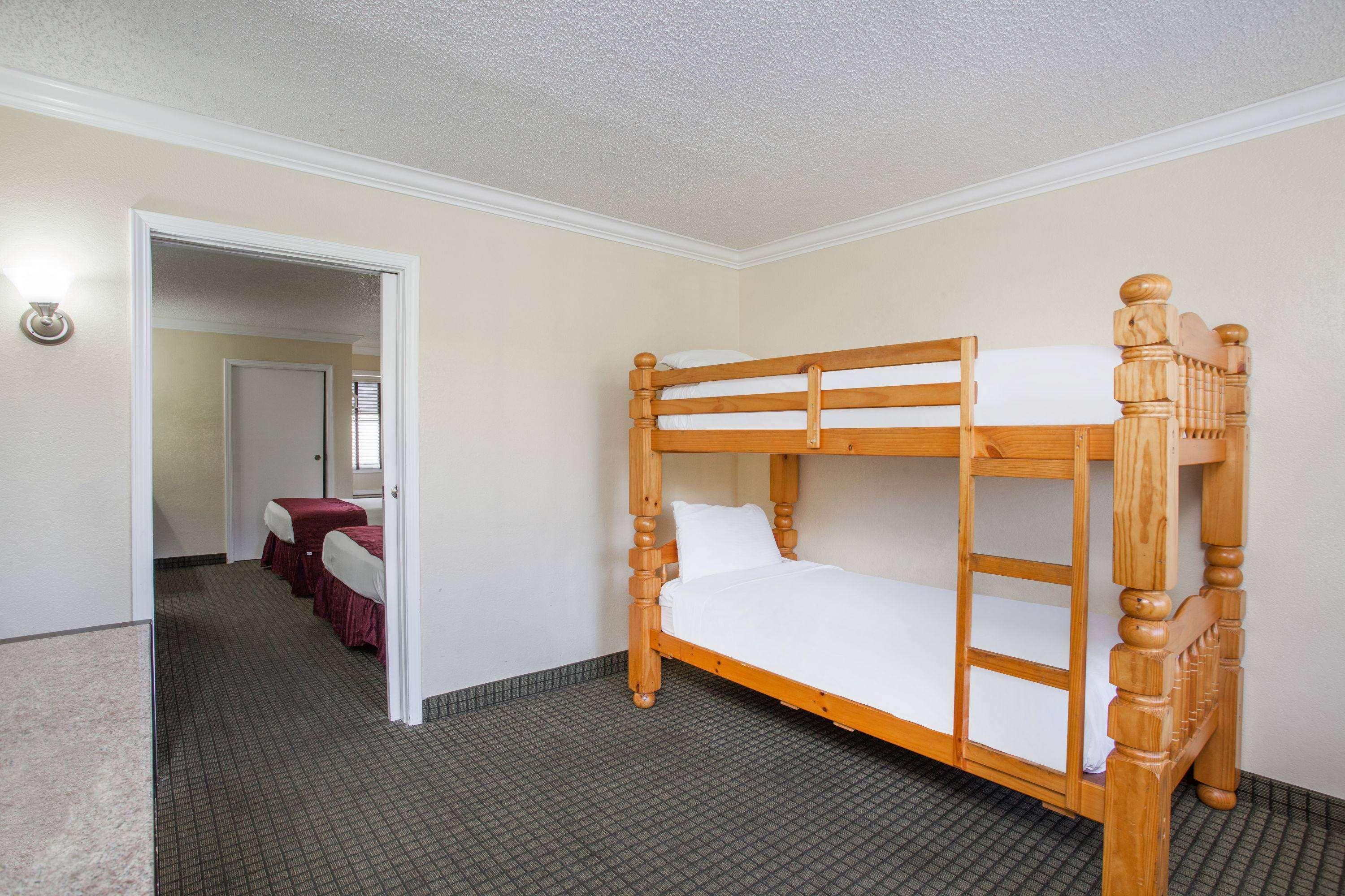 Capri Hotel 2*
