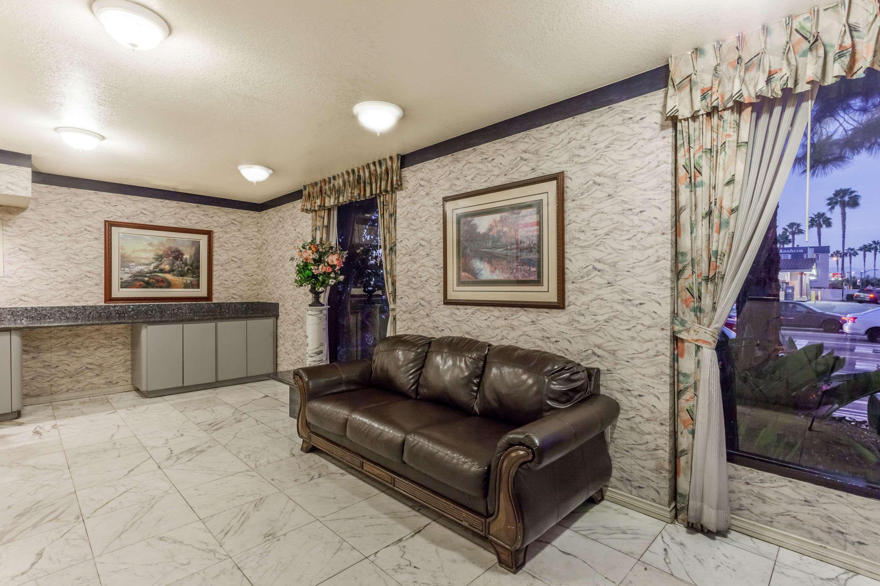 Days By Wyndham West Hotel 2*