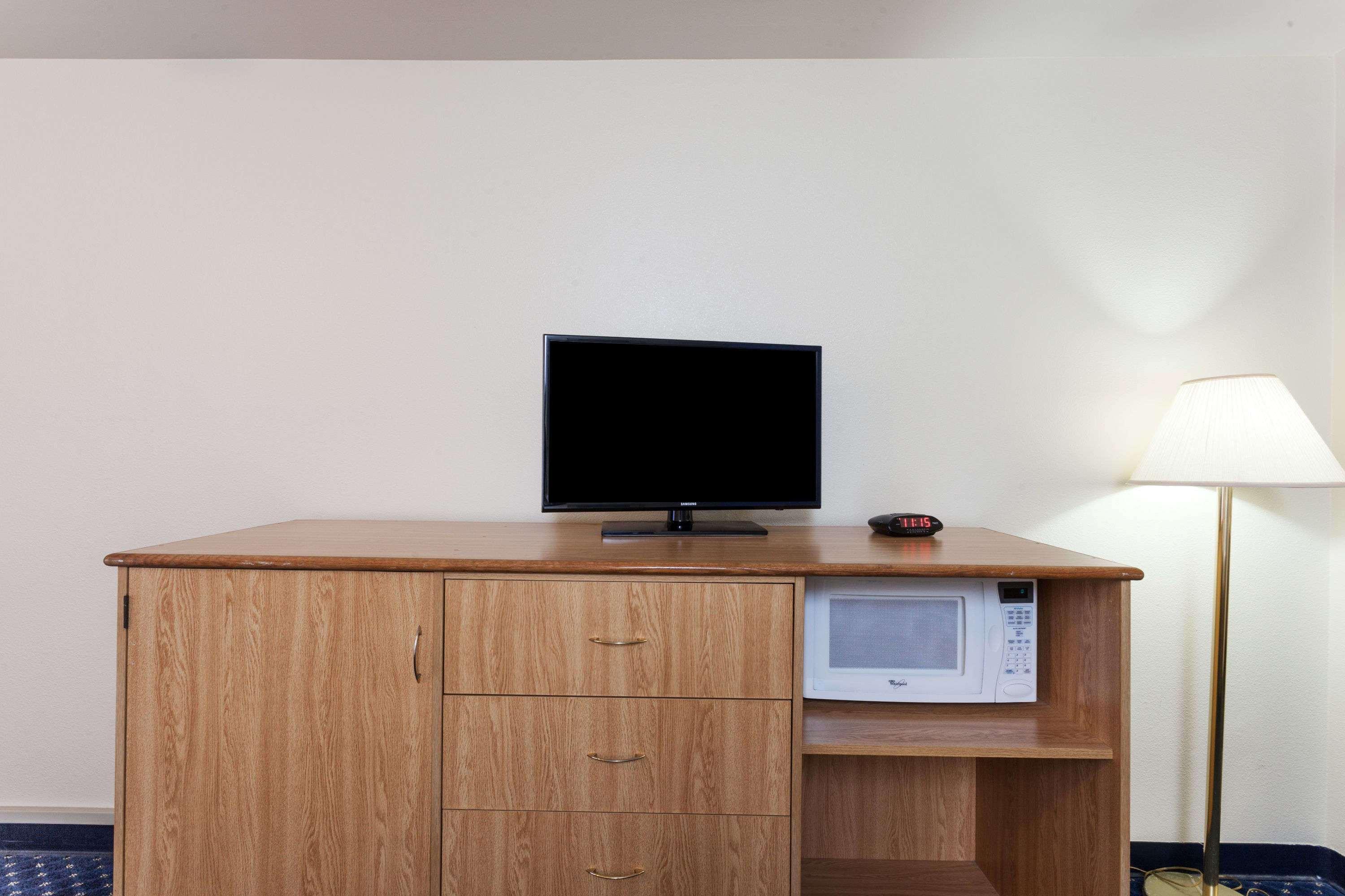 Hotel Days By Wyndham West