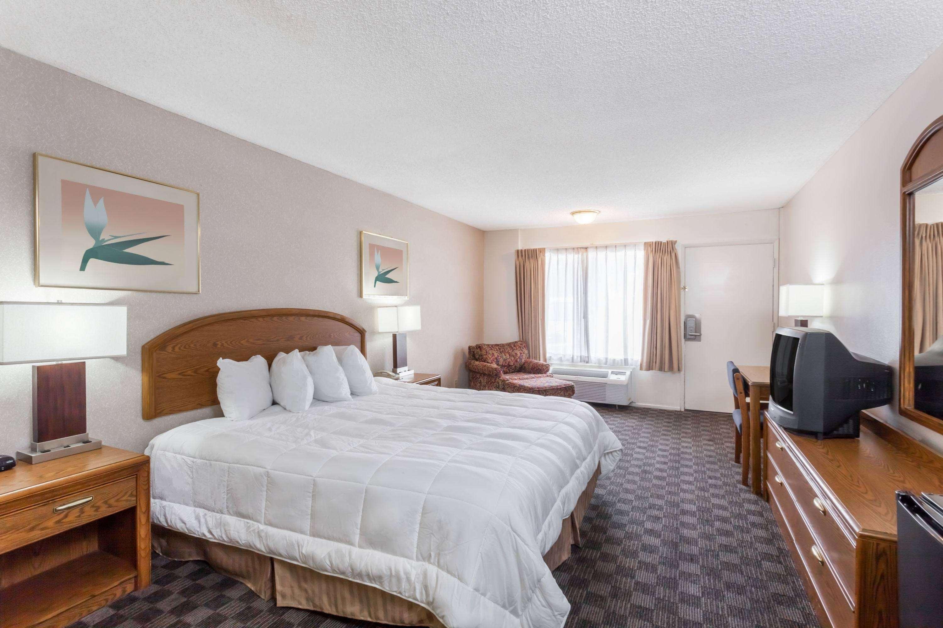 Ramada By Wyndham Convention Center Hotel Anaheim