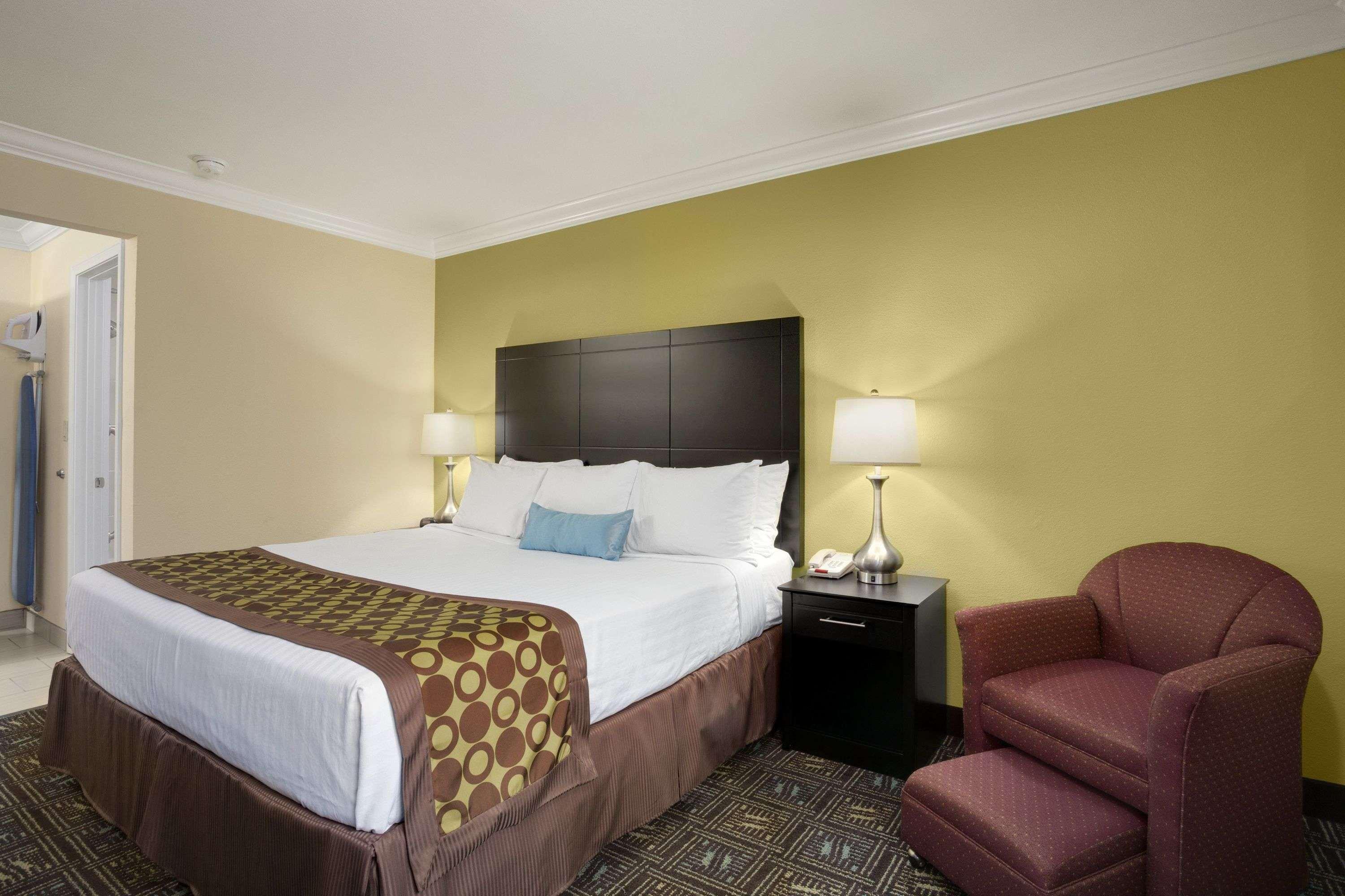Solara And Hotel 3*