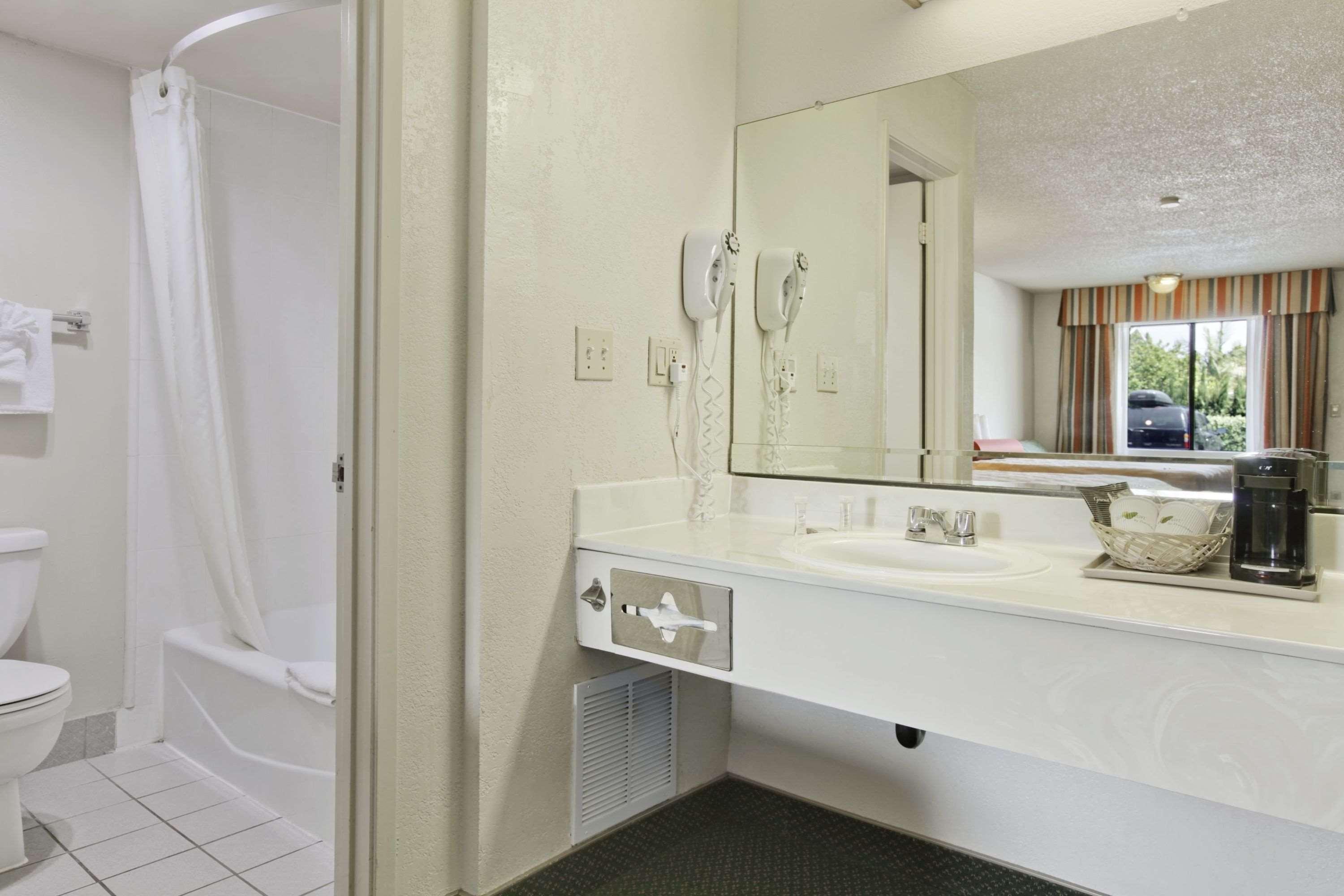 Hotel Travelodge & By Wyndham On Disneyland Dr Anaheim