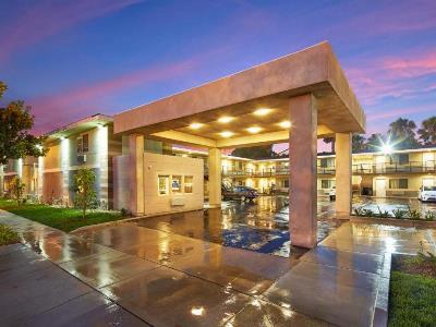 Motel Eden Roc & Near The Maingate 2*
