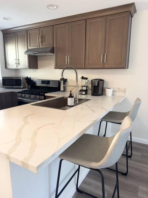 Apartamento Modern Retreat 1 Mi. From