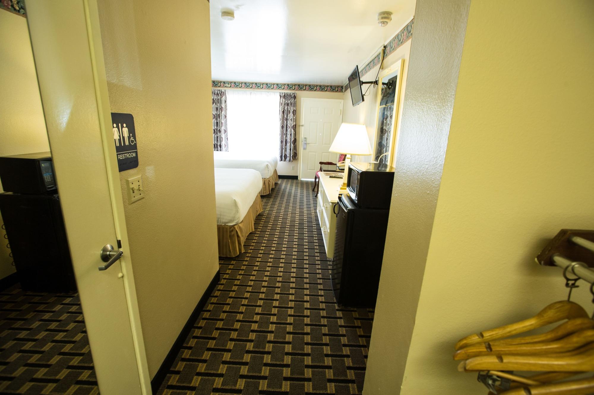 Carriage Hotel 3*