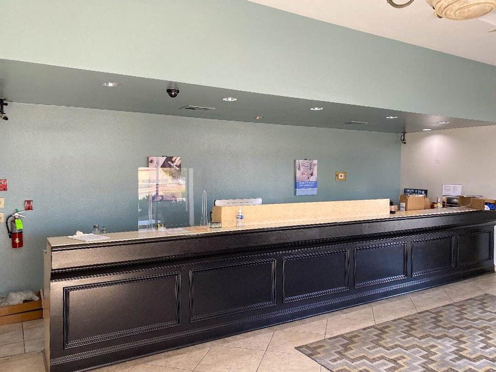 Hotel 6 - Hills, Ca