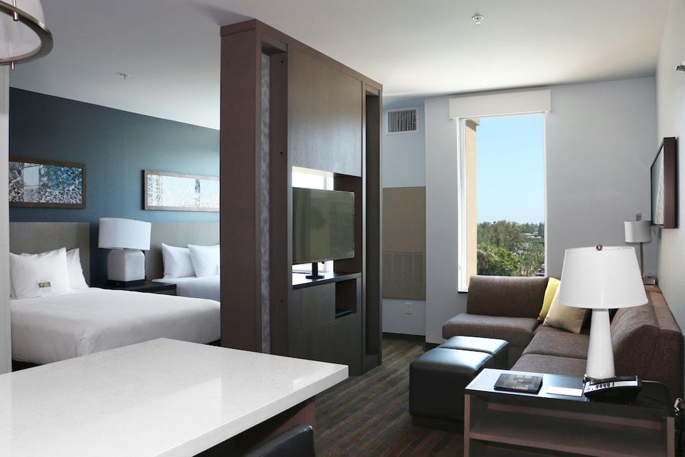 Hyatt House At Resort/convention Center Hotel