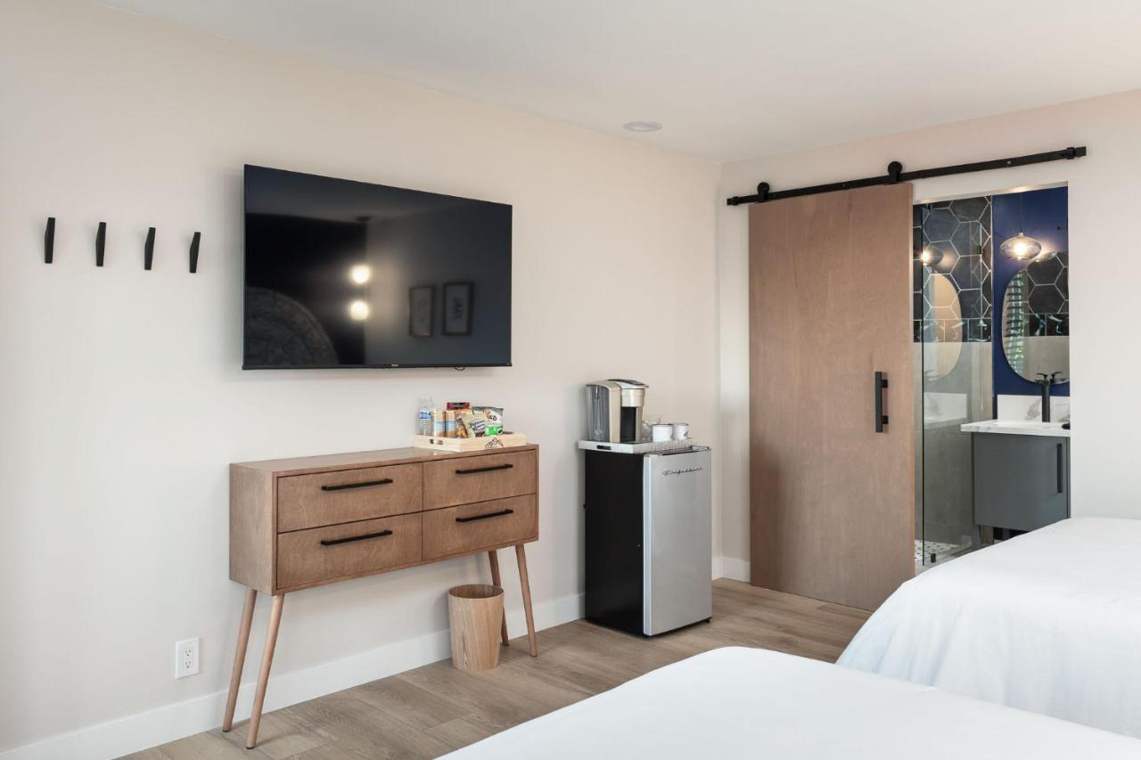 Hotel California 3*