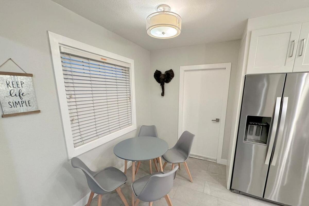 Rainforest 4 Bedroom Poolspa Walk2disneyland Holiday home Anaheim