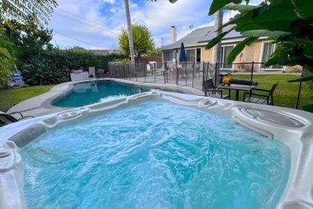 Rainforest 4 Bedroom Poolspa Walk2disneyland *