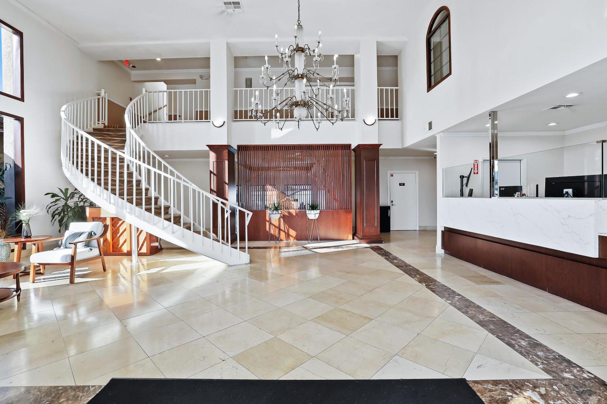Hotel Brookhurst Plaza 3*