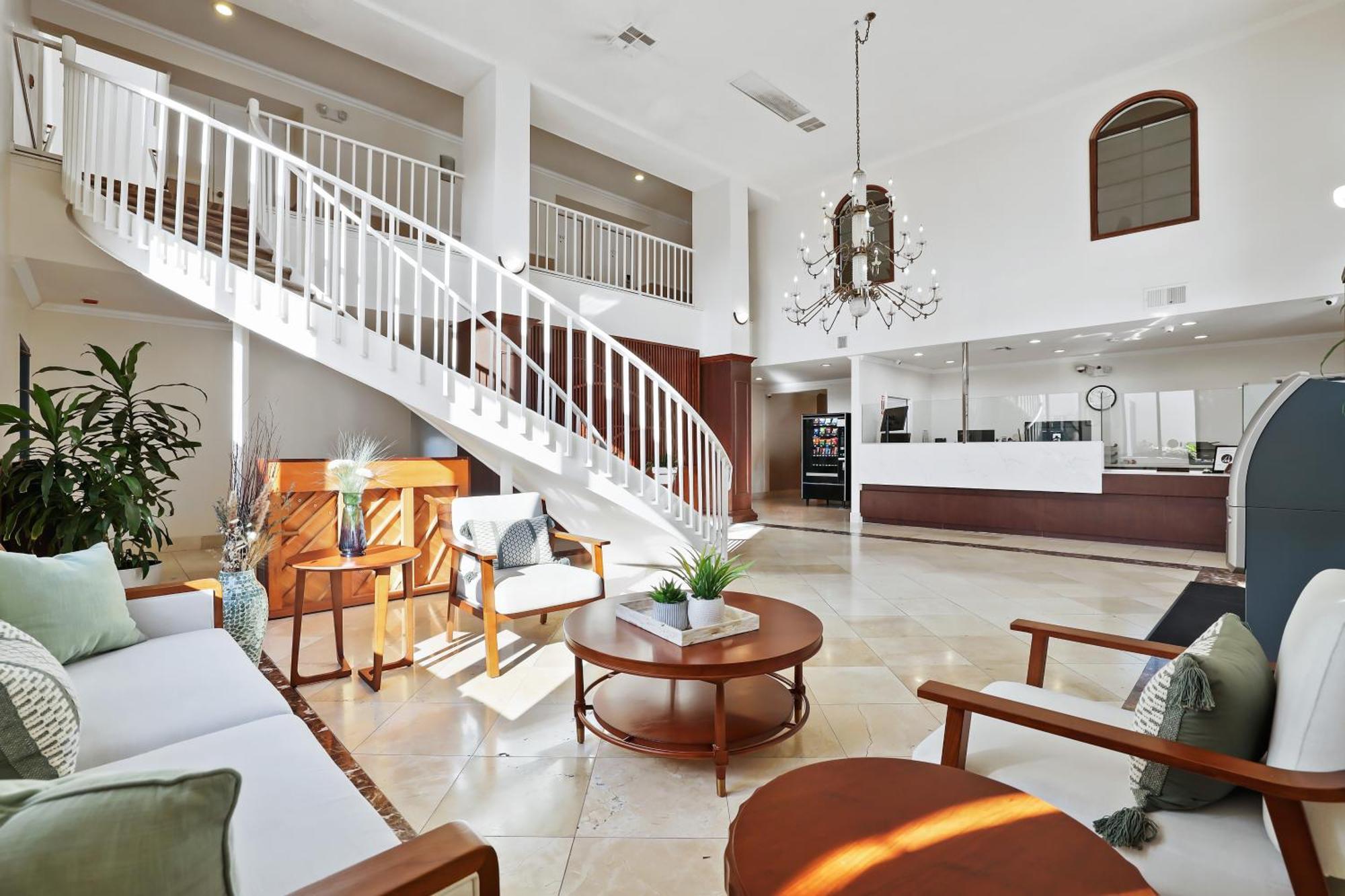 Hotel Brookhurst Plaza