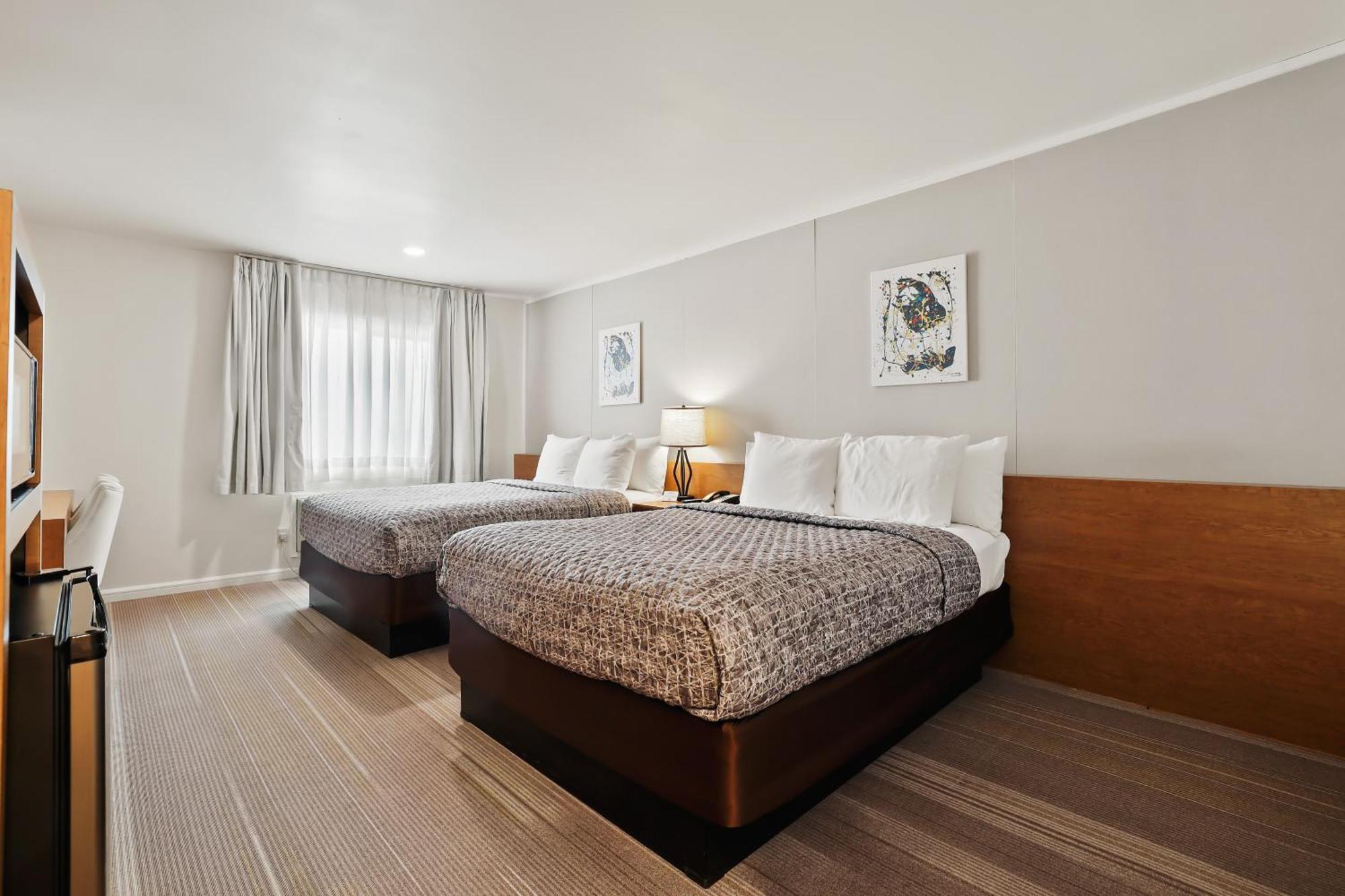 Brookhurst Plaza Hotel 3*