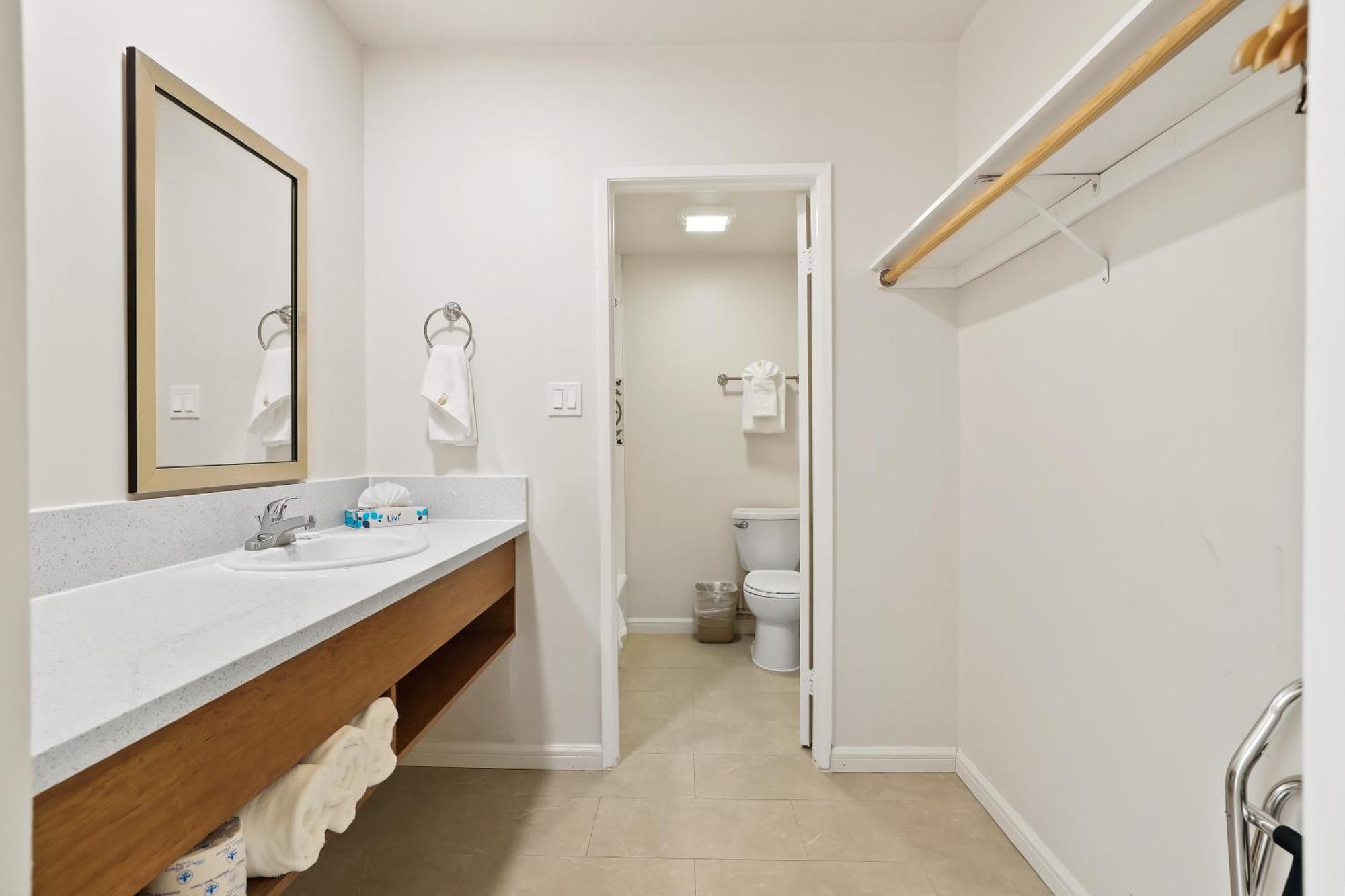 Brookhurst Plaza 3*