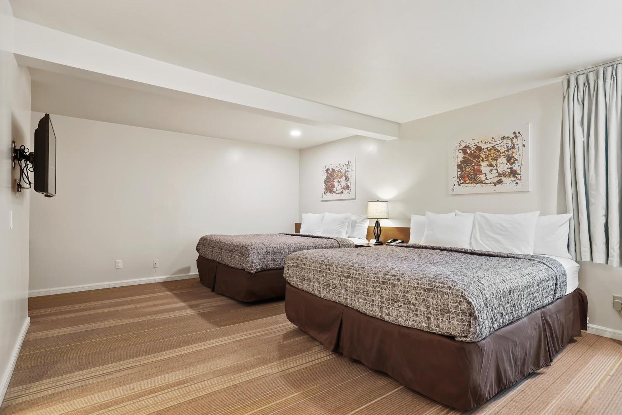 Brookhurst Plaza 3*