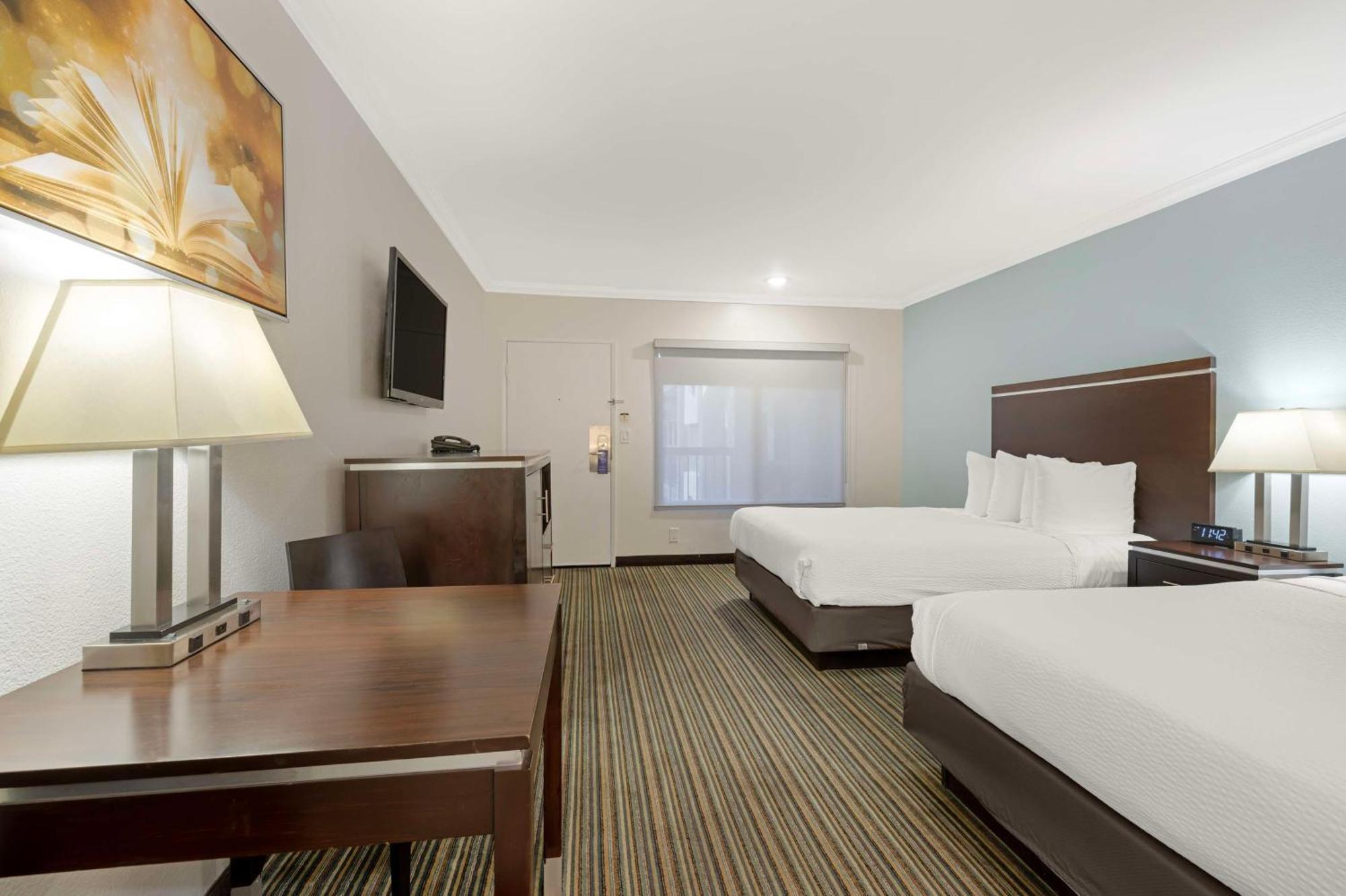 Hotel Western Courtesy - At The Park 3*