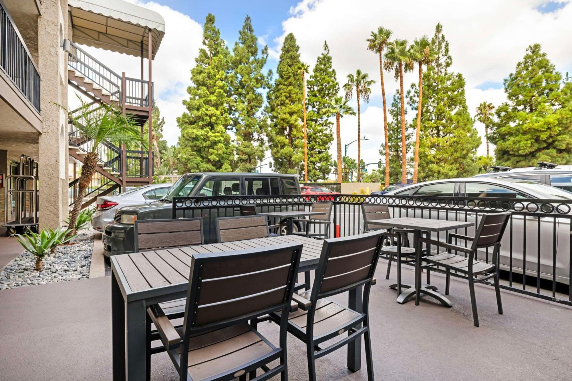 Hotel Western Courtesy - At The Park 3*