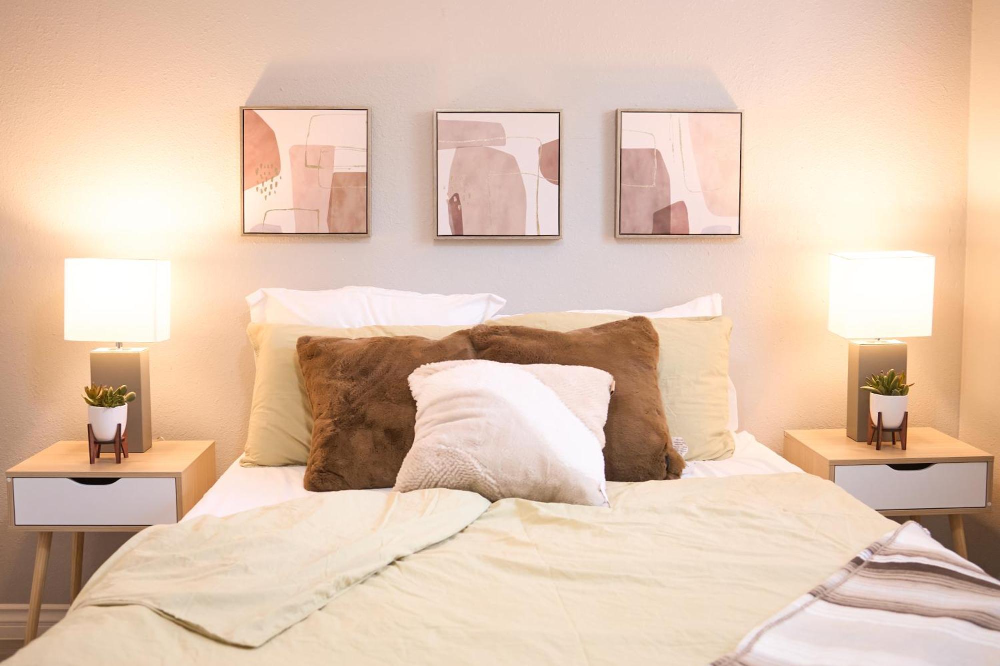 Cozy With Spa, Arcade, Near & Expo Holiday home *