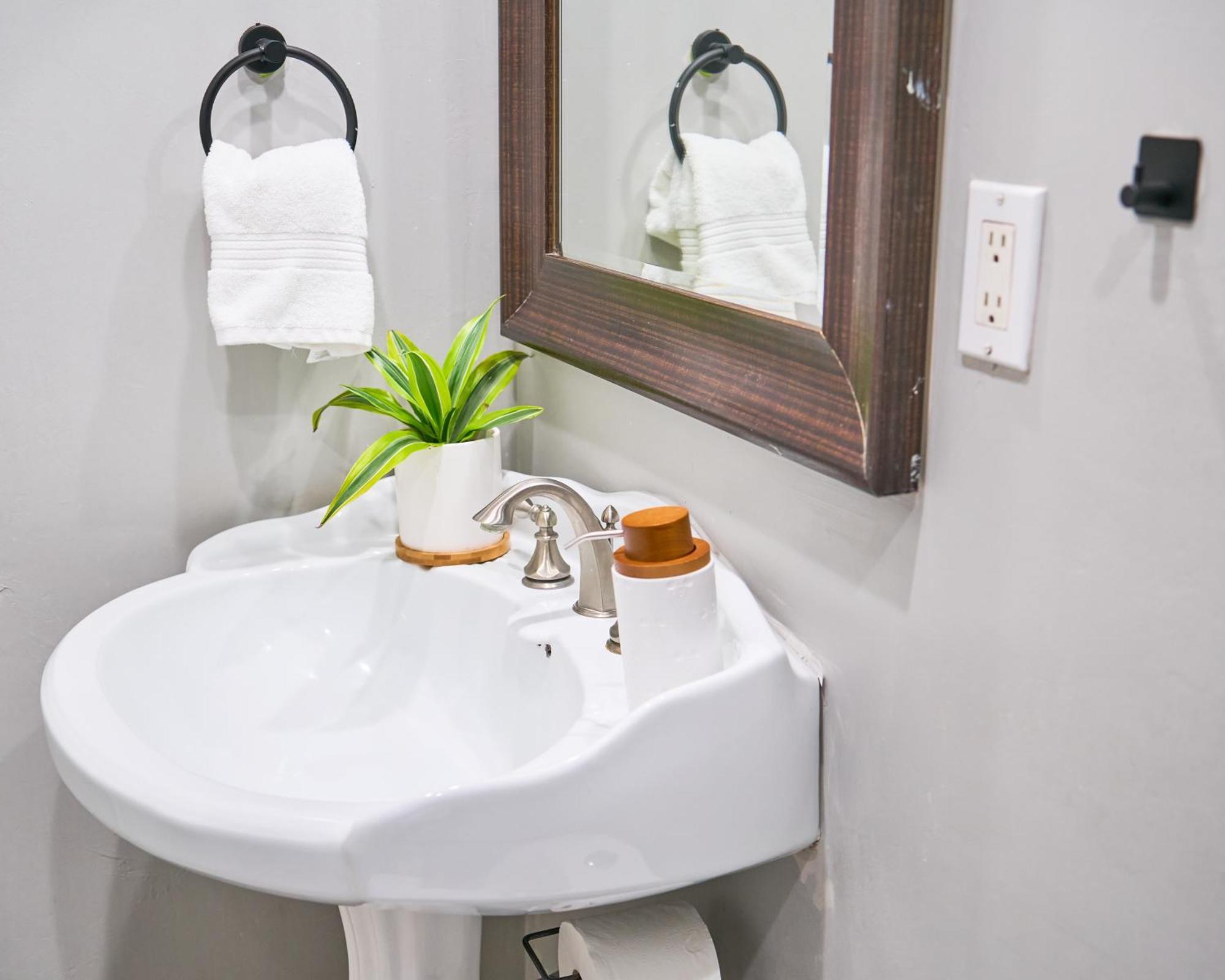 Cozy With Spa, Arcade, Near & Expo Holiday home *