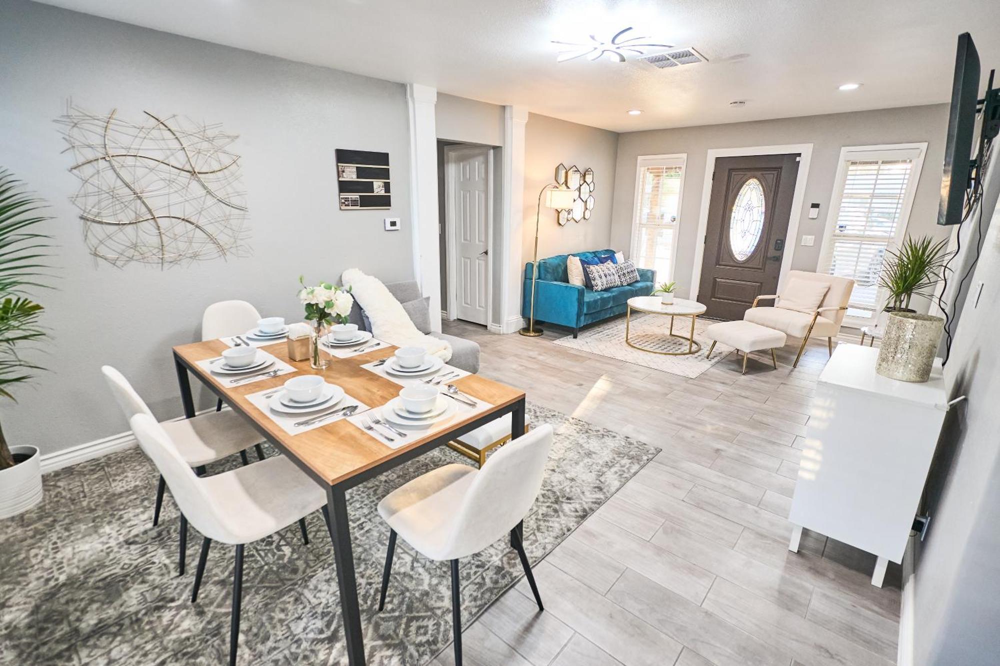 Cozy With Spa, Arcade, Near & Expo Holiday home *