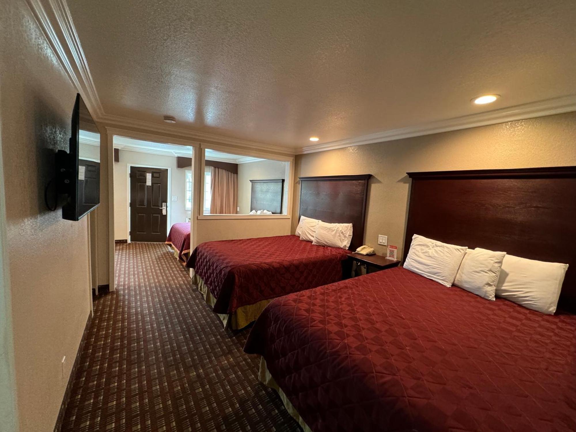Budget Near Disneyland Drive Hotel 2*