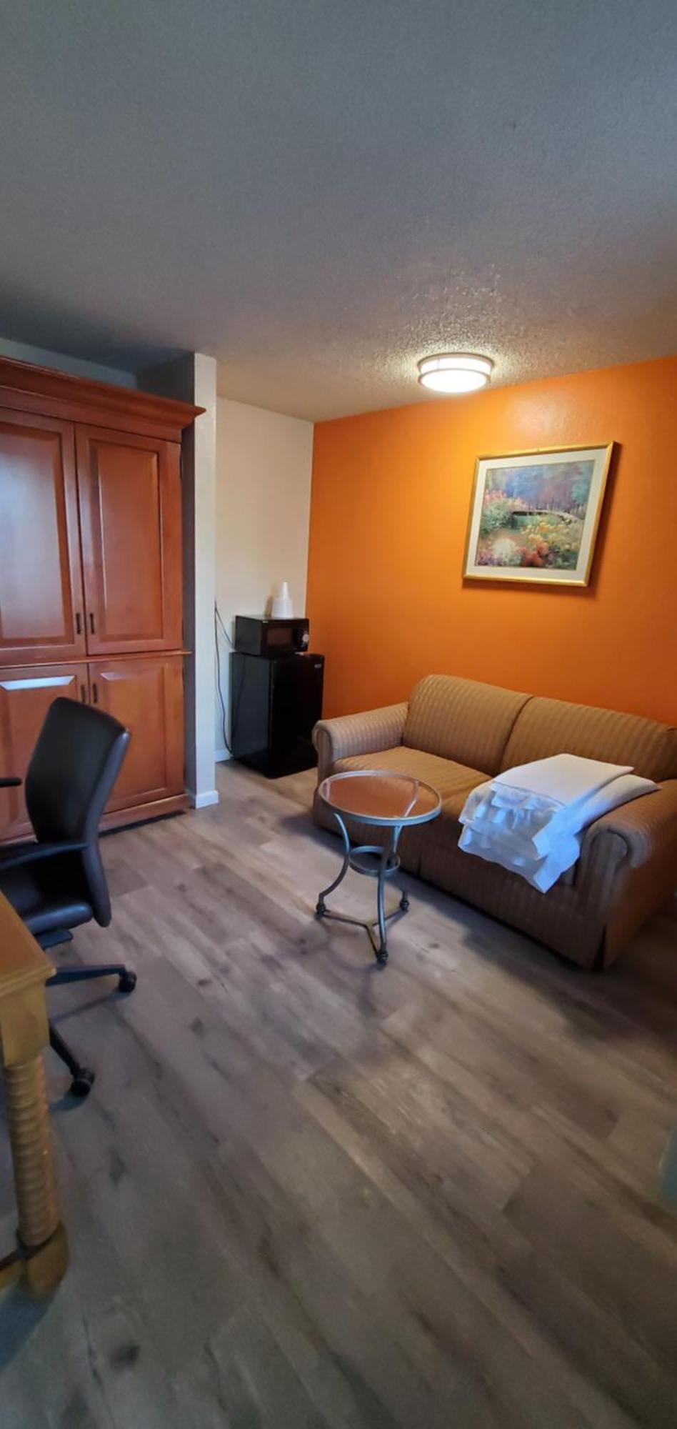 National Motel 2*