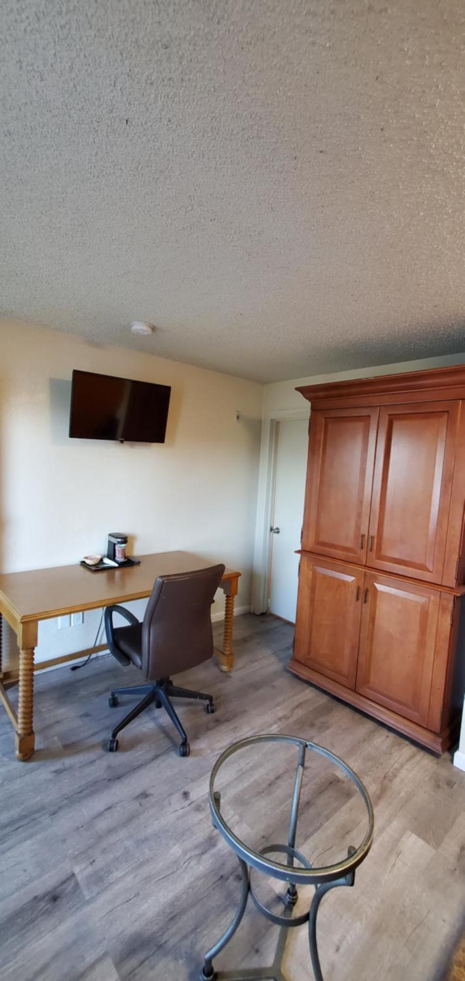 National Motel 2*