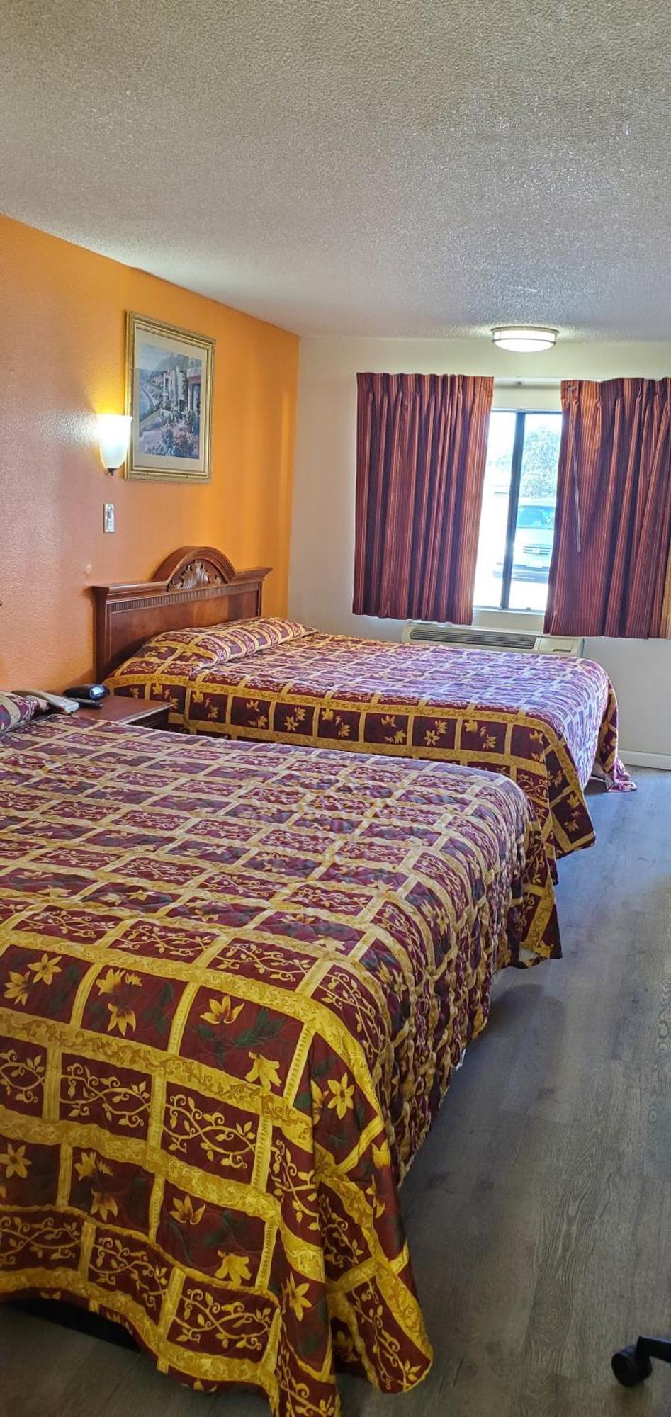 National Motel 2*