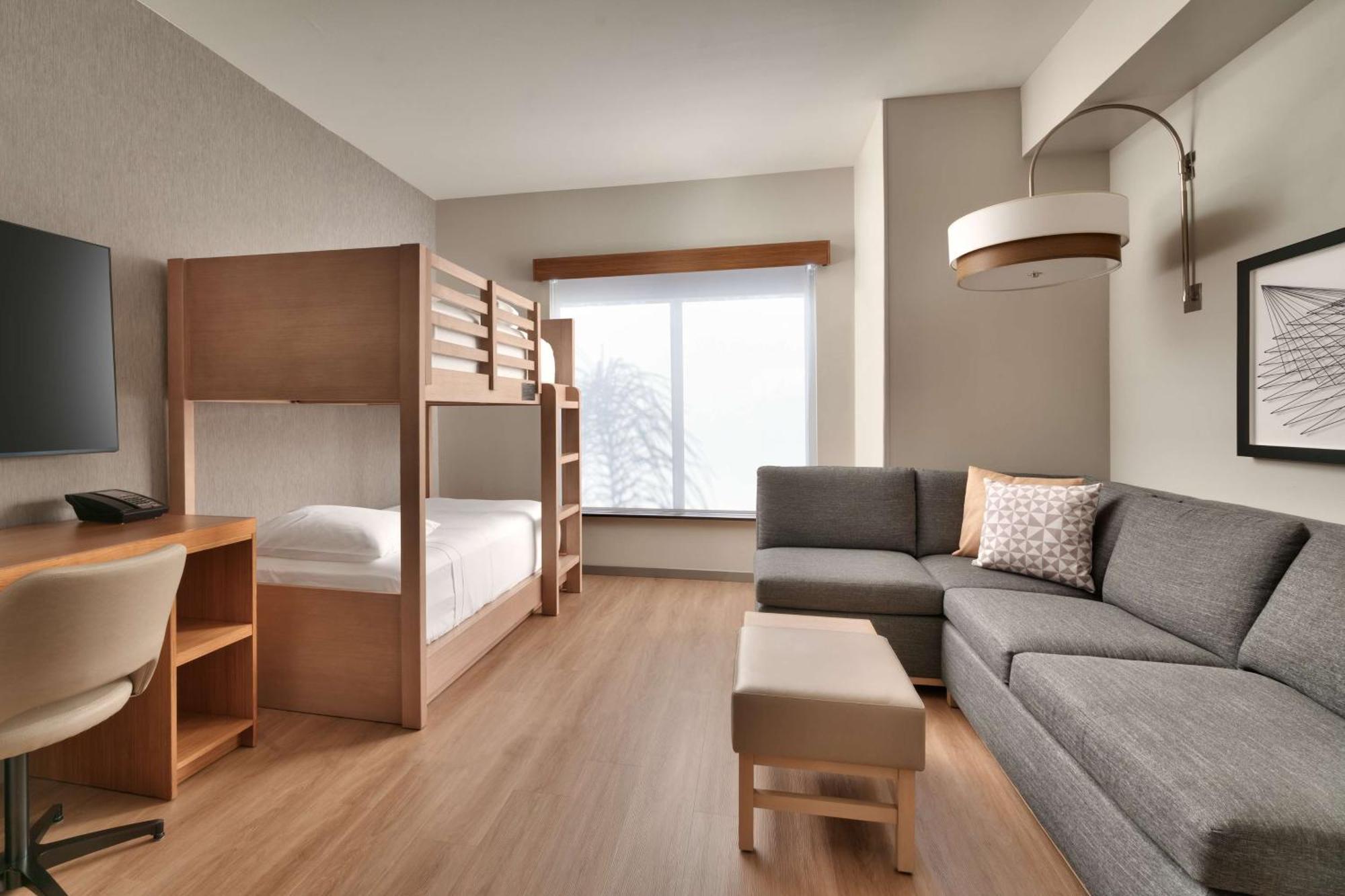 Hyatt Place At / Convention Center 3*