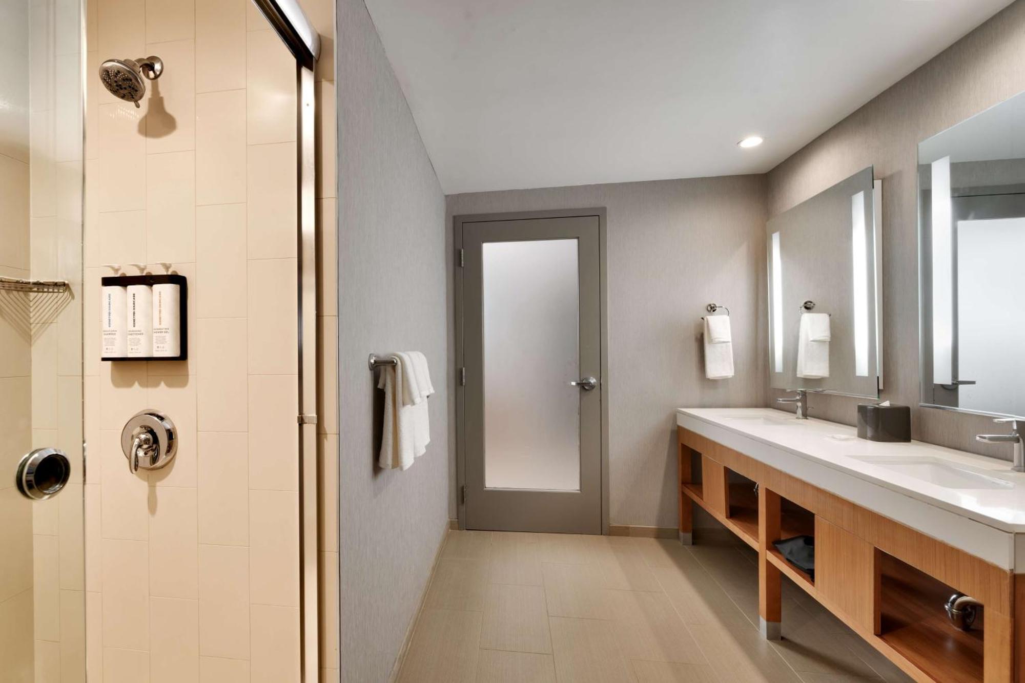 Hyatt Place At / Convention Center Hotel 3*